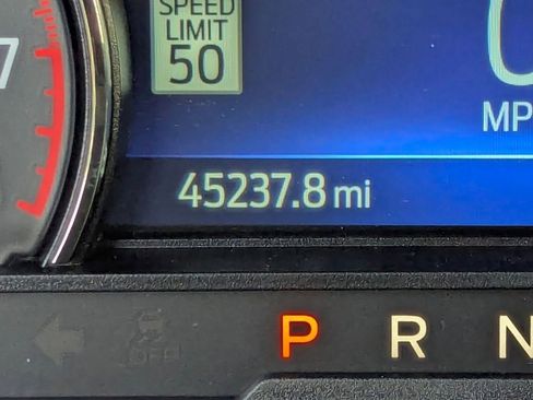 Certified 2022 Ford Explorer XLT w/ Equipment Group 202A image 19