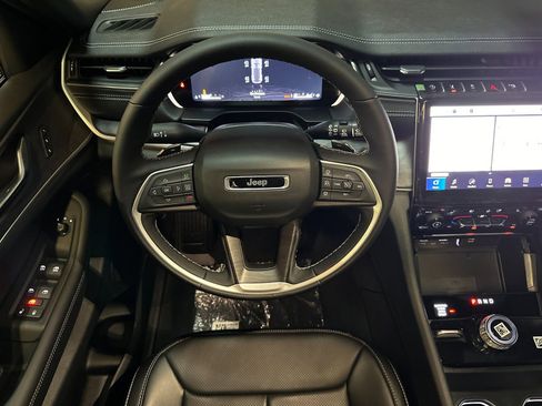 New 2025 Jeep Grand Cherokee Limited image 13