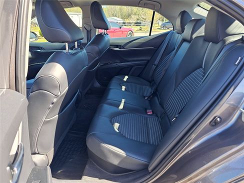 Used 2020 Toyota Camry SE FWD image 31