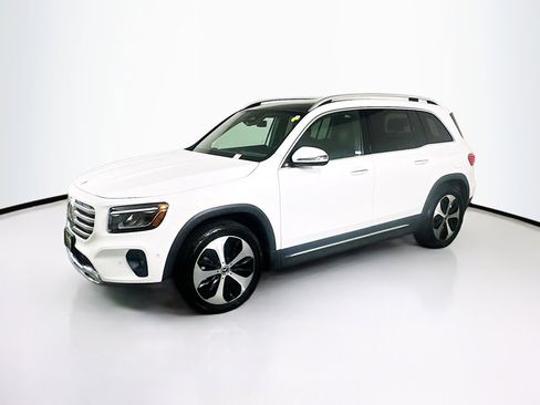 Used 2025 Mercedes-Benz GLB 250 image 4