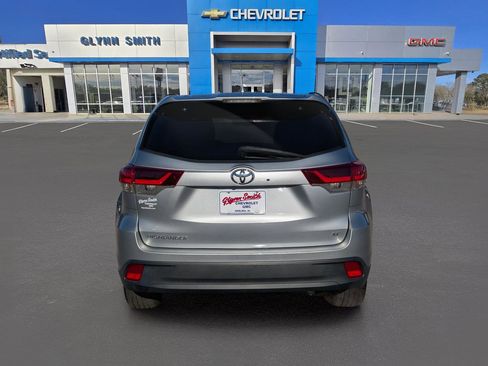 Used 2019 Toyota Highlander SE image 9