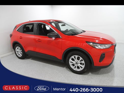 Used 2024 Ford Escape Active w/ Cold Weather Package FWD image 1