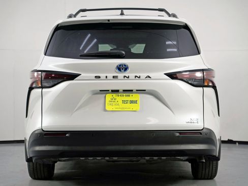 Used 2023 Toyota Sienna XLE w/ XLE Plus Package image 11