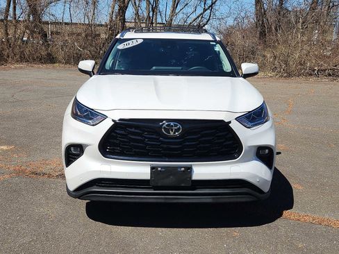 Used 2023 Toyota Highlander Limited AWD/4WD image 2