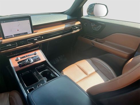 Used 2023 Lincoln Aviator Reserve image 25