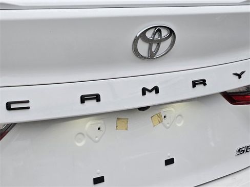 Used 2025 Toyota Camry SE w/ Convenience Package image 9
