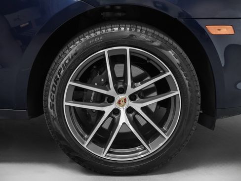 Used 2023 Porsche Macan AWD/4WD image 15