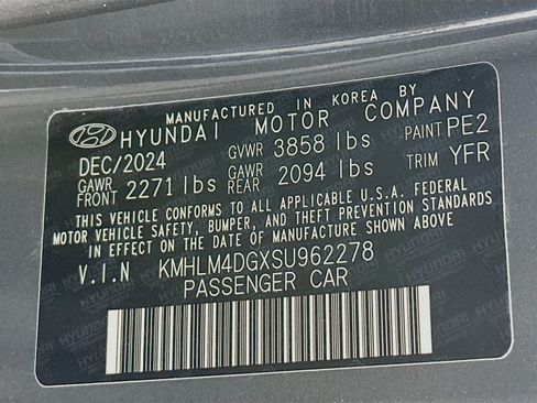 Used 2025 Hyundai Elantra Sport FWD image 12
