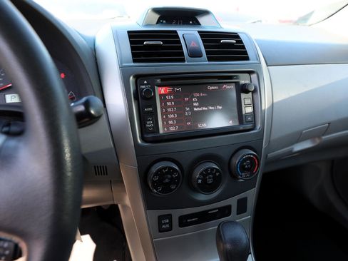 Used 2013 Toyota Corolla LE Special Edition image 15