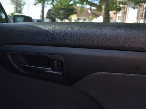Used 2025 Toyota Highlander LE FWD image 26