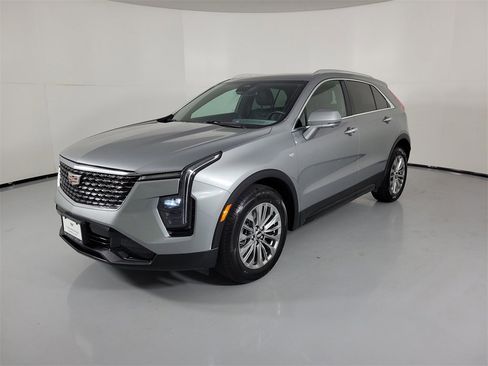 Certified 2025 Cadillac XT4 Premium Luxury image 2