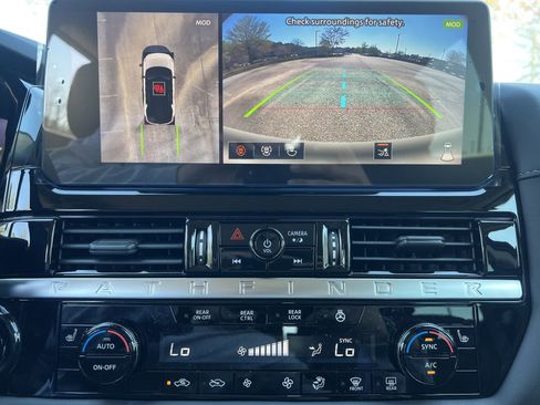 New 2026 Nissan Pathfinder SL image 4