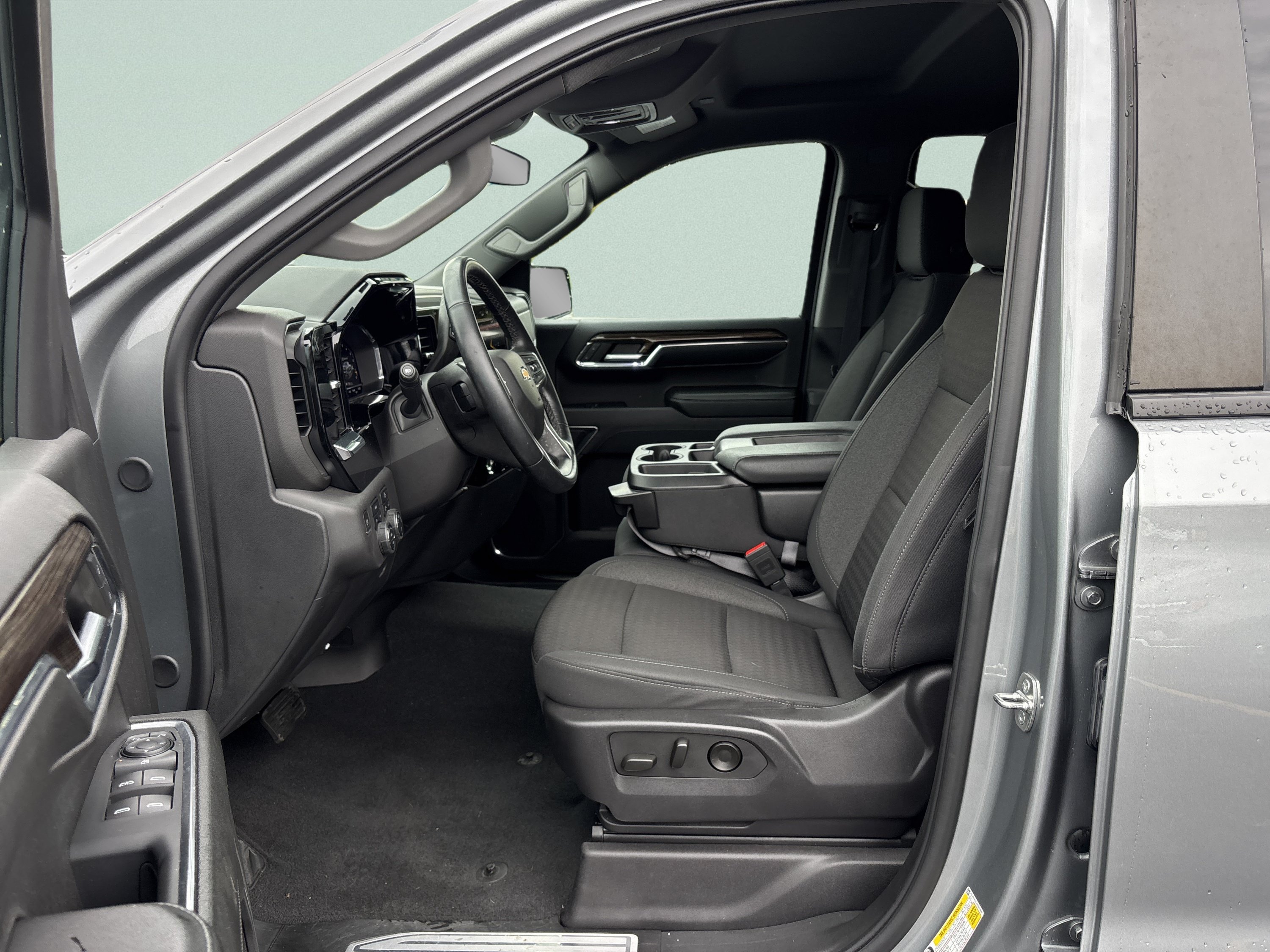 Used 2024 Chevrolet Silverado 1500 LT AWD/4WD image 10