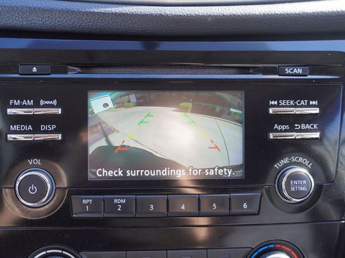 Used 2016 Nissan Rogue S w/ Appearance Package image 38