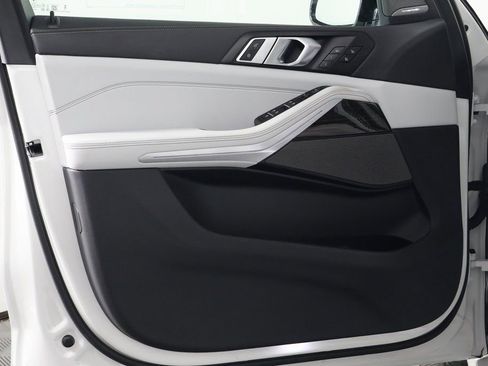 Used 2026 BMW X5 xDrive40i w/ M Sport Package image 12