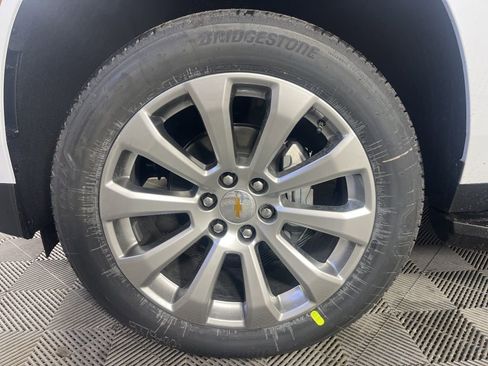 New 2026 Chevrolet Suburban Premier image 16