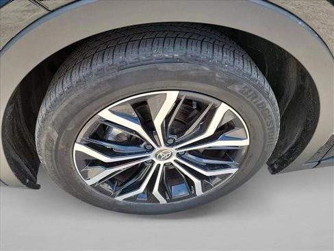 Used 2023 Toyota Crown AWD/4WD image 9