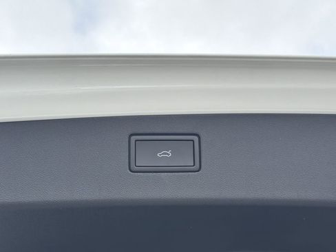 New 2026 Volkswagen Tiguan SE R-Line FWD image 16
