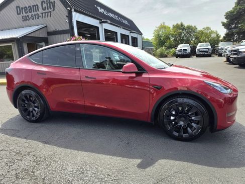 Used 2021 Tesla Model Y Long Range AWD/4WD image 3