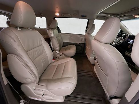 Used 2017 Toyota Sienna XLE w/ XLE Navigation Package image 28