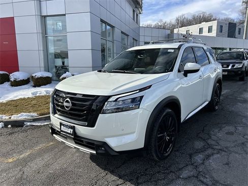 Used 2023 Nissan Pathfinder Platinum w/ Black Appearance Package image 4