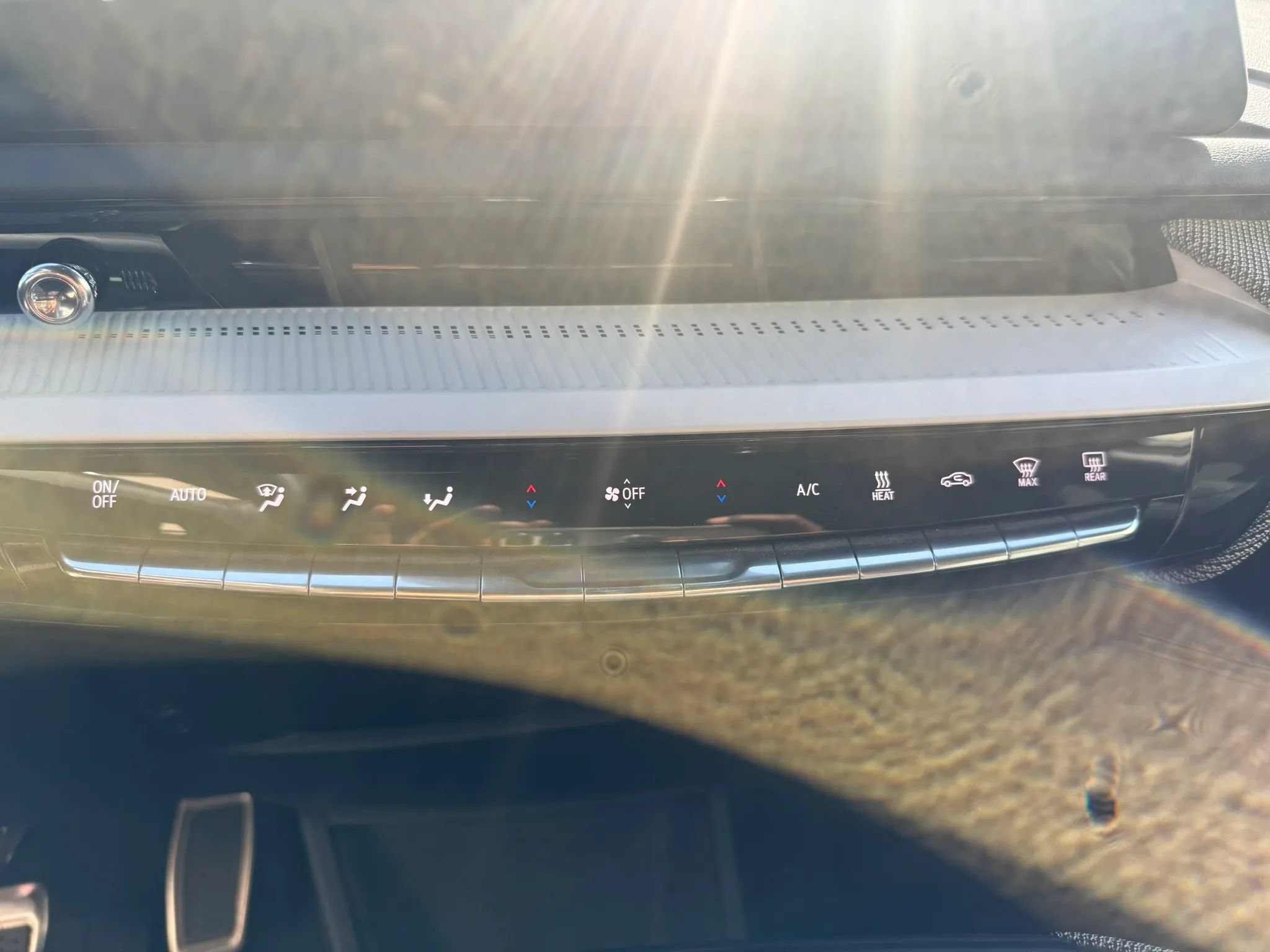 Used 2025 Cadillac Optiq Sport 2 w/ LPO, Floor Liner Package AWD/4WD image 21