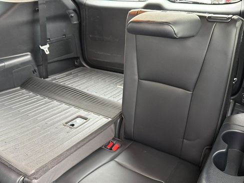 Used 2023 Toyota Highlander XLE FWD image 12