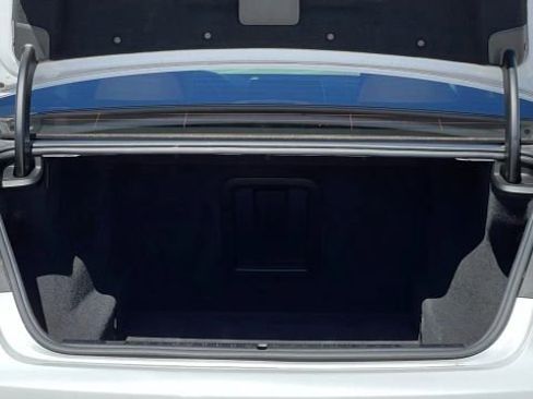 Used 2018 BMW 740i image 27