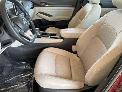 Used 2025 Nissan Altima 2.5 SV FWD image 27