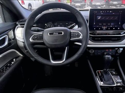 Used 2025 Jeep Compass Limited AWD/4WD image 5