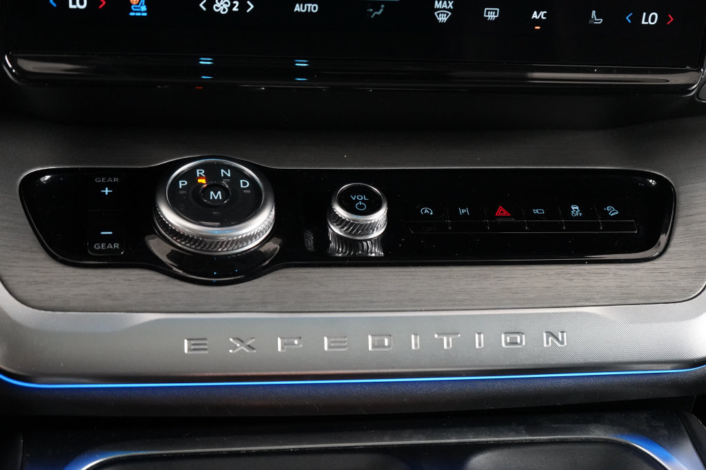 Certified 2025 Ford Expedition Platinum AWD/4WD image 28