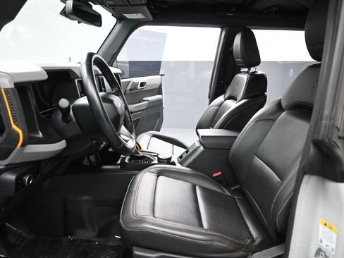 Used 2023 Ford Bronco Badlands image 9
