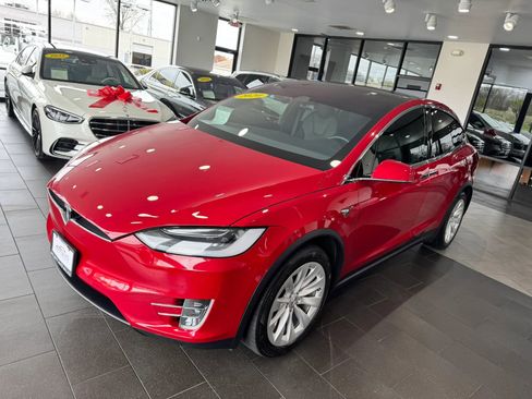 Used 2020 Tesla Model X image 2
