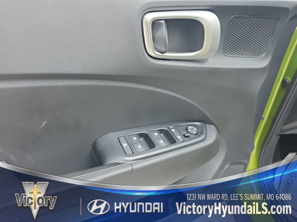 Used 2020 Hyundai Venue SE FWD image 10