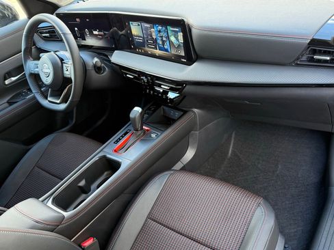 New 2026 Nissan Kicks SR w/ Cold Weather Package image 14