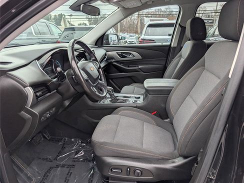 Used 2021 Chevrolet Traverse LT image 18