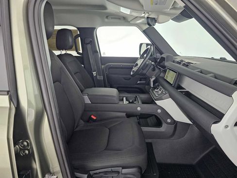 Used 2023 Land Rover Defender 110 image 10