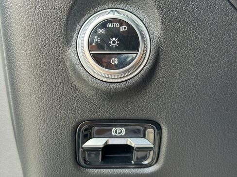 Used 2022 Mercedes-Benz C 300 Sedan w/ Exclusive Trim Package image 17