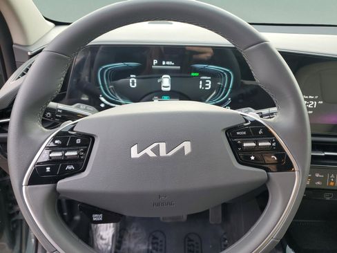 Used 2025 Kia Niro EX image 22