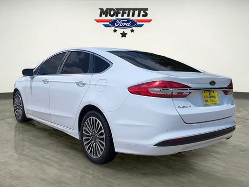 Used 2018 Ford Fusion SE w/ Fusion SE Technology Package FWD image 3