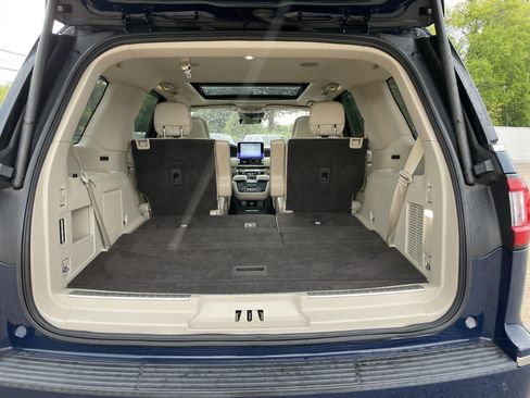 Used 2019 Lincoln Navigator Reserve AWD/4WD image 52