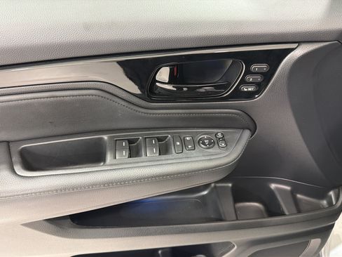 Used 2025 Honda Odyssey Elite image 11