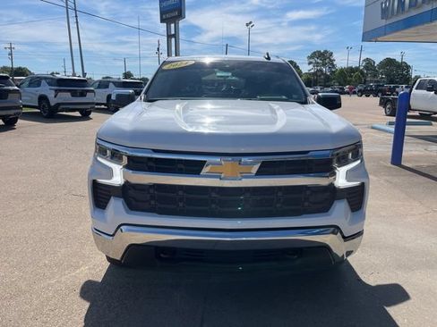 Used 2024 Chevrolet Silverado 1500 LT w/ Z71 Off-Road Package AWD/4WD image 2