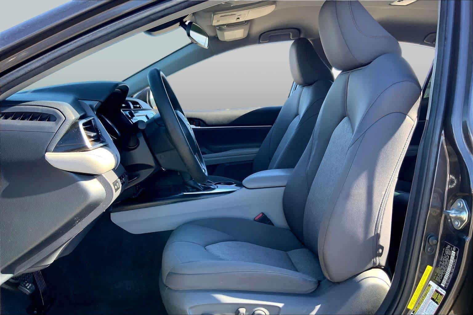 Used 2018 Toyota Camry LE FWD image 8