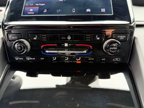 Used 2025 Jeep Grand Cherokee Altitude image 19