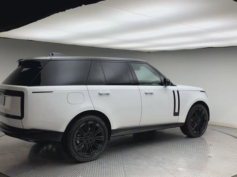 New 2026 Land Rover Range Rover SE image 2