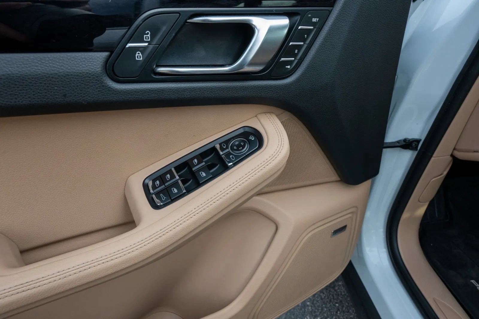 Used 2024 Porsche Macan w/ Premium Plus Package AWD/4WD image 19