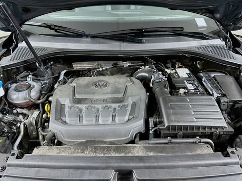 Used 2024 Volkswagen Tiguan Wolfsburg Edition image 32