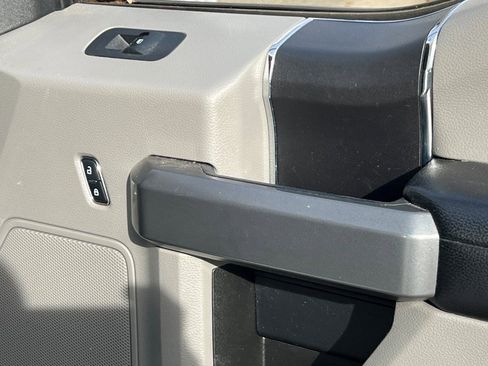 Used 2016 Ford F150 XLT image 10