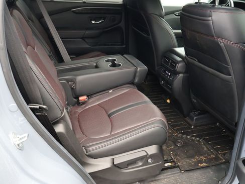 Used 2025 Honda Pilot Black Edition image 8